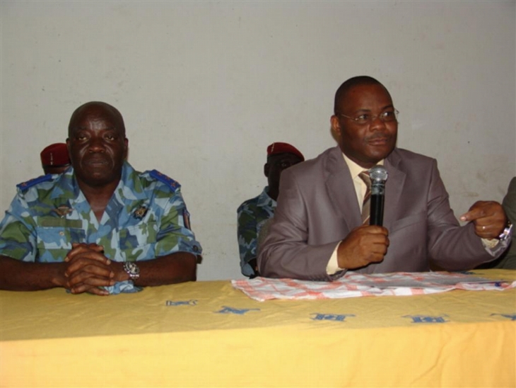 Visite du ministre de la défense et du service civique à la caserne de gendarmerie d`Agban